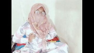 Tante seksi Indonesia viral colmek pake botol bikin makin basah.