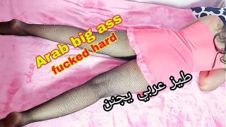 Pasangan Arab lagi nge-seks, kontolnya masuk dalem, pantatnya gede, dia ngewe keras-keras