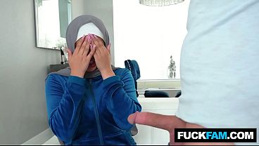 Jiran Berhijab Kena KEJUTAN KONTOL Besar dari Sophia Leone dan Nicky Rebel