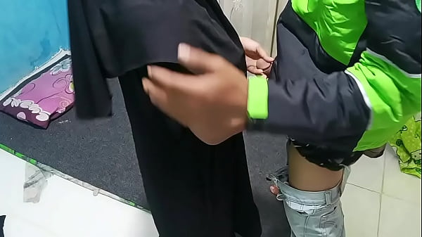 Ngomong prank suruh ojol ngentot, malah bikin kontol tegang
