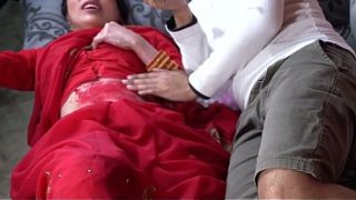 Ngentot sama ibu tiri desi India pas lagi holi, seru banget, hot dan basah