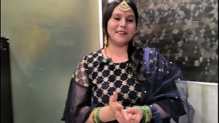 Raksha Bandhan malam ini, kakak tiri dan adik tiri saling rayu untuk kenikmatan seks bebas.