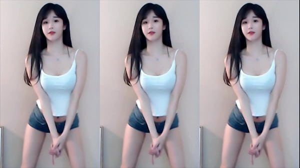 Gái Trung Quốc quần áo mỏng tang nhảy tàu lượn siêu tốc, khoe thân nóng bỏng đã mắt