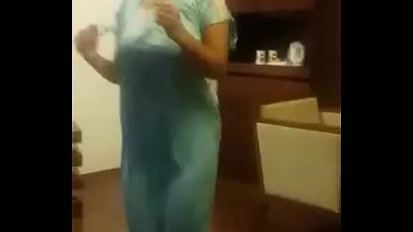 Tarian desi panas bikin ngilu, gerakan menggoda bikin makin liar