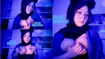 Abg hijab tobrut kuping kucing, siap digoyang bikin makin panas.