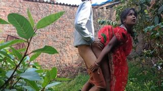 Bangsat ini berani ngewe Bhabhi-nya di luar ruangan dalam bokep desi