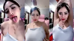 BeeFlo Pamer Ketiak Mulus, Bikin Nagih Banget