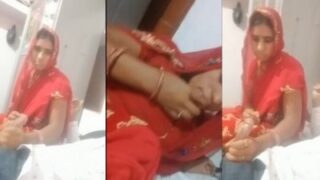 Bhabhisa pe ganga kinare apne chote devar ka loda hilati hai, jamke chudai ka maza leti hai.