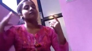 Nonton video Hindixxx penuh erangan dan pancutan deras bikin nagih.