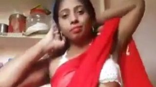 Tamil aunty MMS – Video bugil total sambil buka saree, bikin makin panas