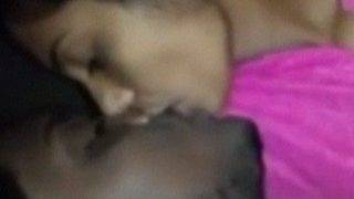Tamil cewek kuliahan Priya sama pacarnya, video mesumnya tersebar