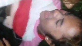 Tante malu-malu kena main di luar, crot di dalem