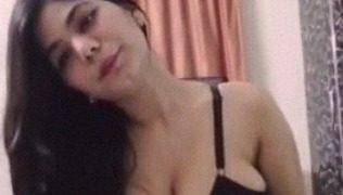 Tete gede Bangla bugil sendirian