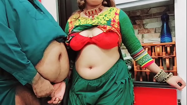 Ibu India ngentot sama temen bapak tiri, suara Hindi jelas, ngomong panas bikin crot.
