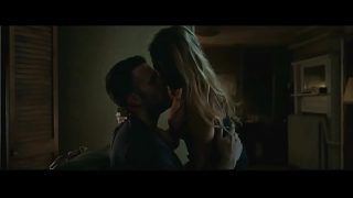 Blake Lively di The Town (2011) bikin makin panas, goyangannya bikin ngiler.