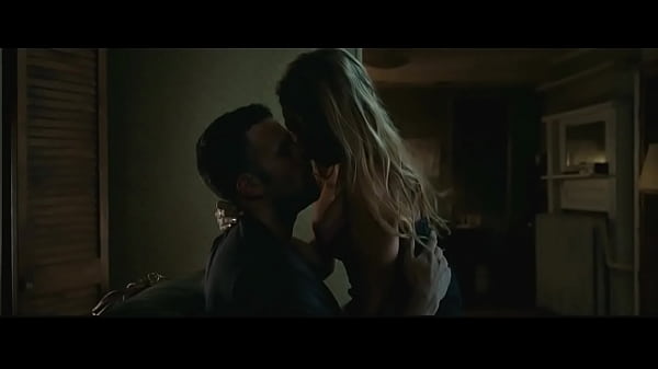 Blake Lively di The Town (2011) bikin makin panas, goyangannya bikin ngiler.