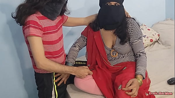 Gua harap cewek lu nggak segini sange-nya, ngentot memek desi indian sempitnya sambil pake hijab muslim, dengan erangan panas kencang dalam bahasa Hindi yang bikin makin bernafsu.