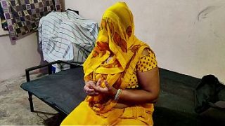 Mausi India lagi ngentot, memeknya basah kuyup digenjot