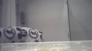 姐姐洗澡被偷拍，小奶诗诗湿身诱惑中国风