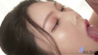 Gadis Cina seksi Ban Ban digenjot keras sampai meraung-raung.