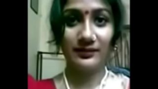 Desi istri Bengali montok seksi, siap digoyang di ranjang