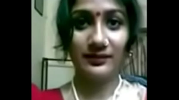 Desi istri Bengali montok seksi, siap digoyang di ranjang