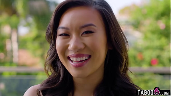 Kimmy Kimm, si ABG Asia mungil yang doyan dijitak pantatnya