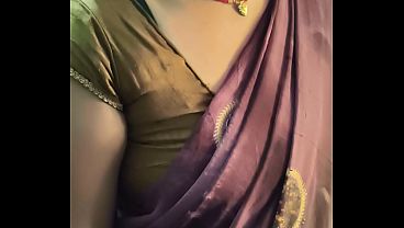 Aku tertarik sama ibu-ibu India seksi yang bikin makin panas.