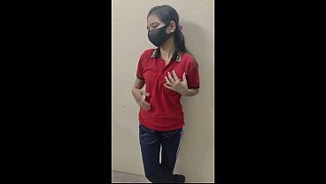 Desi cewek cantik, memeknya sempit dijabanin sama om tiri kontol besar, video bokep keluarga India MMS