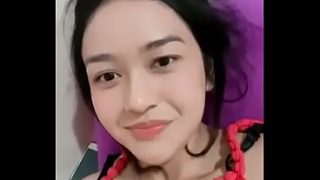 Cewek perawan Indonesia goyang live IG, bikin ngiler lihatnya.
