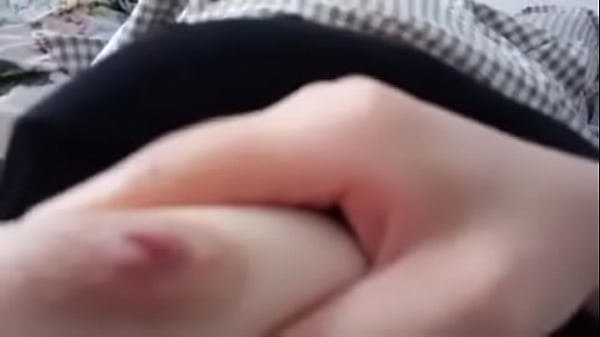 Cewek China sangean, selfie sambil ngintipin kontol lo