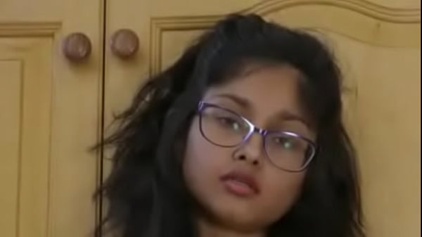 Cewek India seksi banget, bikin makin pengen.