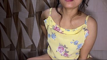 Tiap hari, cewek India montok ini bersihin memek dan pipis, bikin greget pol! (A.i)