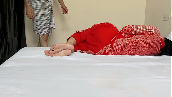 Sasur ji ngocok habis memek ketat mantu bikin film penuh nafsu.