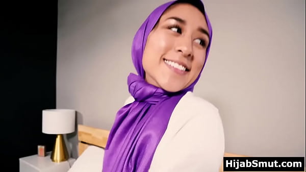 Cewek Arab berhijab ngewe diam-diam tanpa izin ortu