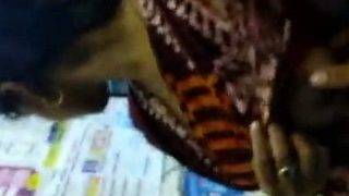 Gadis pegawai toko pamer tetek montok