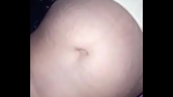 Desi aunty lagi buka pintu, siap dimasuki kontol gede