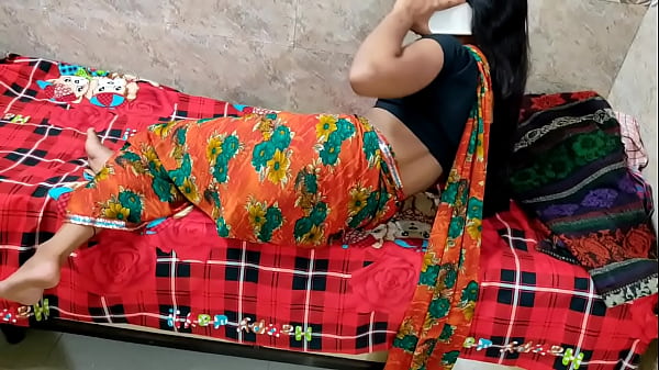 पति से बात करते हुए, भाई मेरी चूत फाड़ दो, जोर जोर से चोदो, साफ आवाज़ में हिंदी में।
