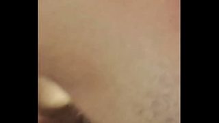 سعودي متلذذ يشوف مرته تنتمس من قدامه وهو يتفرج على سكس عربي نار، ديوث بكل فخر