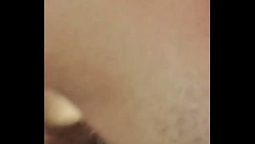 سعودي متلذذ يشوف مرته تنتمس من قدامه وهو يتفرج على سكس عربي نار، ديوث بكل فخر