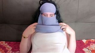 مصريه نار تتناك من تلاتة رجالة قويين سكس عربي جديد