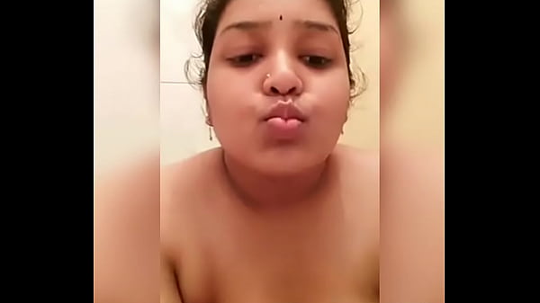 Pengen liat desi girl pamer MMS hot, bikin makin greget