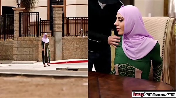 Cewek Arab ngen*tot dan digenjot sampe meraung
