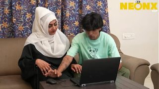 Hijab cewek kepergok bokep sendiri sama kakak tiri