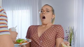 Dia Suka Kontolnya di Dapur, Adegan Panas Brazzers dari zzfull.com/HC